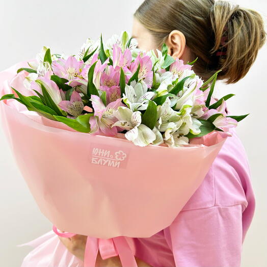 Пышный букет из альстромерии🤍🌸