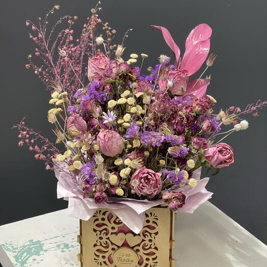 "Provençal Noon" dried flower arrangement