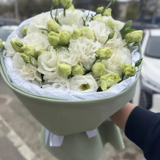 Букет из 15 веток белой эустомы