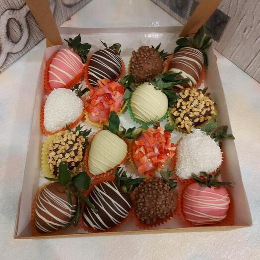 Коробочка клубники в шоколаде