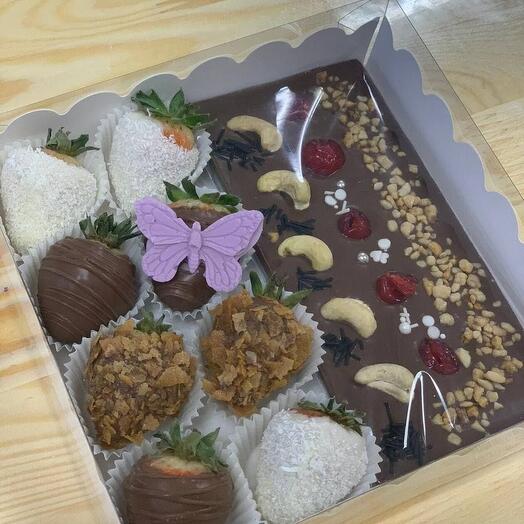 Caja de regalo fresa en chocolate+barra de chocolate con leche