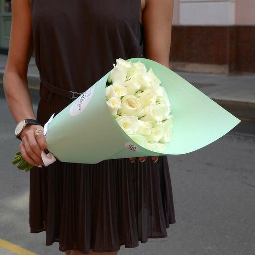 Bouquet of 21 roses "White Kenya" GREEN