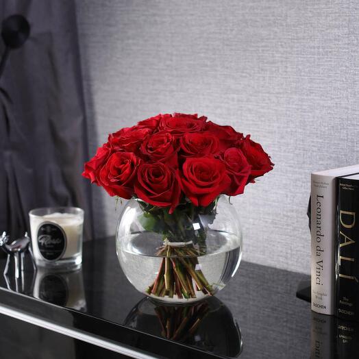 Bouquet of 25 roses "Freedom" in a vase sphere