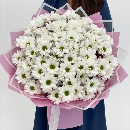 Большой букет ромашковой хризантемы