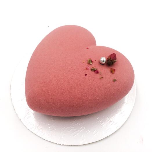 Муссовый торт-сердце с двойной начинкой: клубника и ваниль