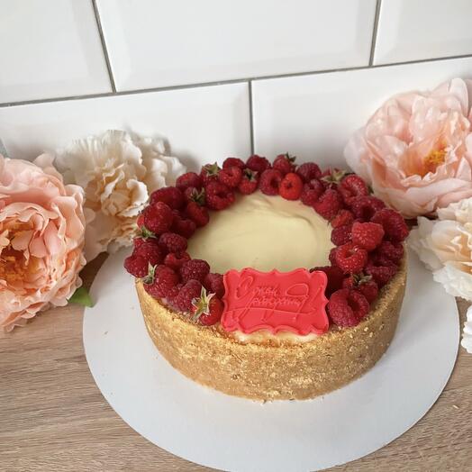 Cheesecake with raspberries as a gift 1.5 kg