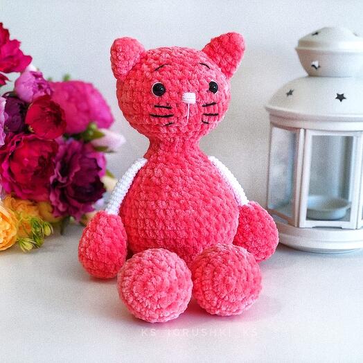 Вязаный плюшевый коралловый кот. Игрушка кот крючком. Подарок ребенку