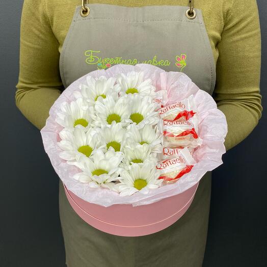 Цветы в коробке и Raffaello