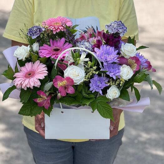 ✅Composición de Gerber, crisantemo de arbusto, rosas de arbusto y Dianthus