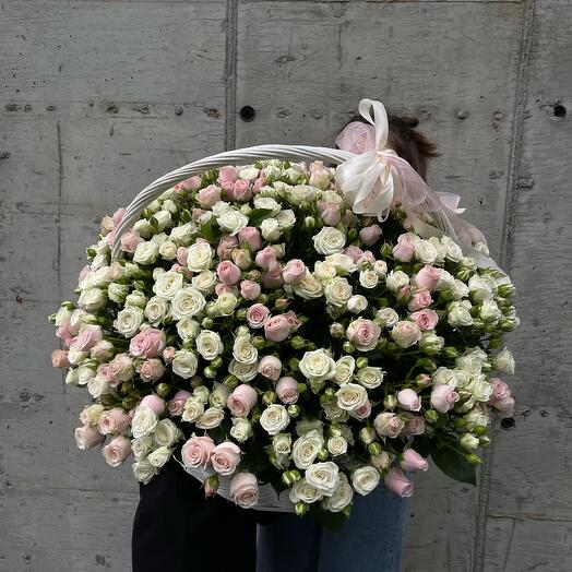 Корзина из кустовых розочек