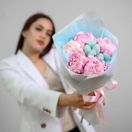 Розовые пионы