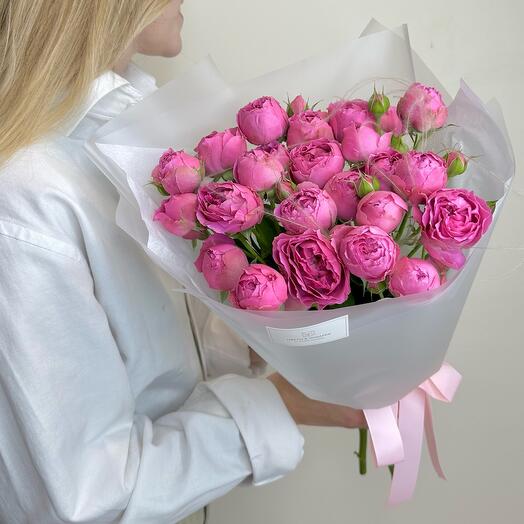 Моно букет розовых пионовидных кустовых роз