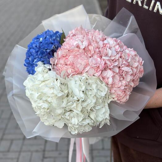 Букет из гортензий M