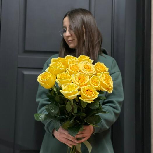 Букет из 15 желтых роз