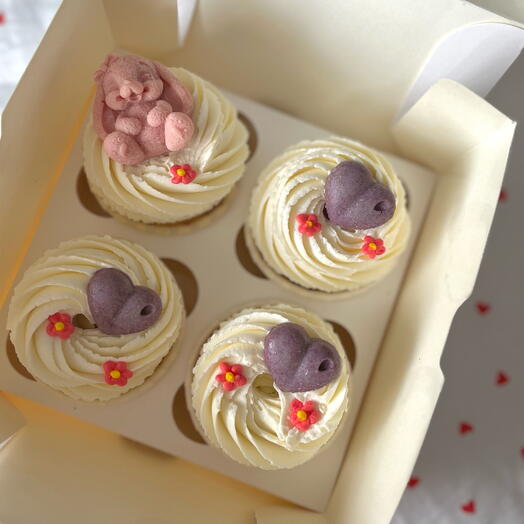 Капкейки с клубничной начинкой