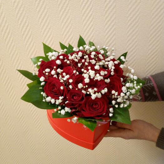 Цветы в коробке на праздник