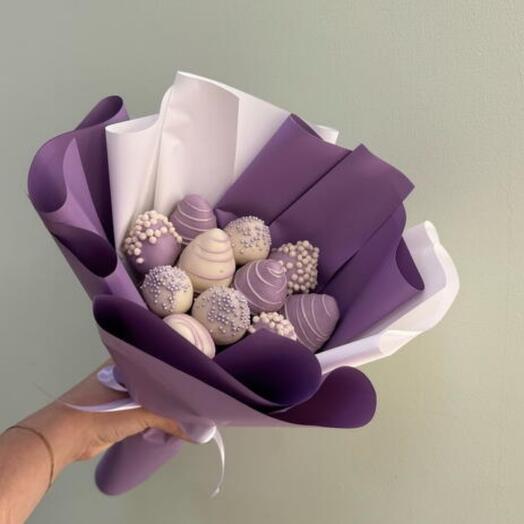 Strawberry bouquet "Violetta"