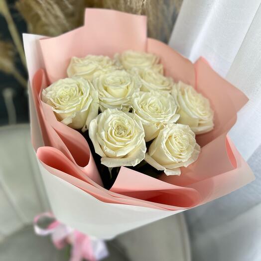 Bouquet of white roses