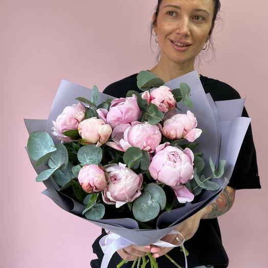 Bouquet of 9 pink peonies with eucalyptus