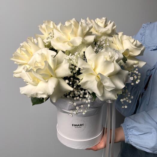 Белые французские розы в коробке