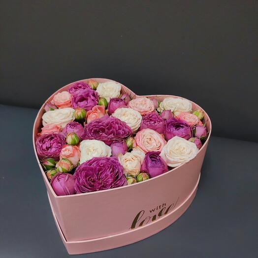 Сердце из пионовидних кустовых роз