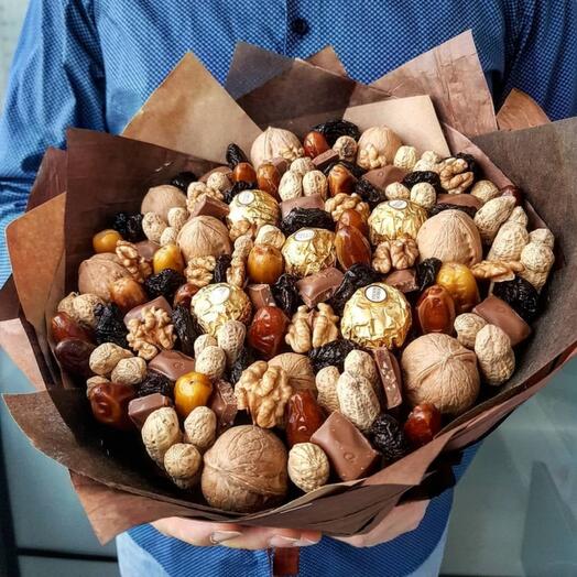 Букет из орехов и сухофруктов