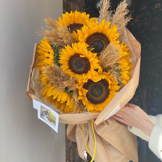 Моно букет из подсолнухов и пампасной травы 🌾🌻