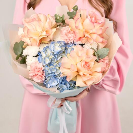 Author's bouquet -Venice- with blue hydrangea and French roses