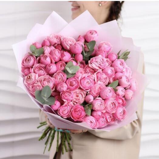 19 кустовых пионовидных роз Сильва Пинк с эвкалиптом