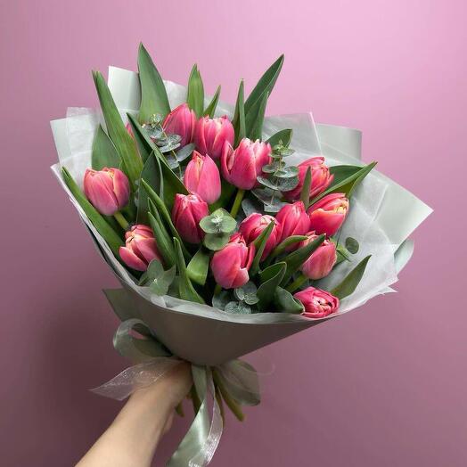 Яркие тюльпаны