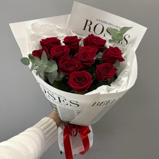 11 красных роз с эвкалиптом Roses 🌹