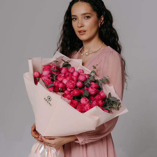 Букет из 15 премиальных пионовидных кустовых роз GISELLE