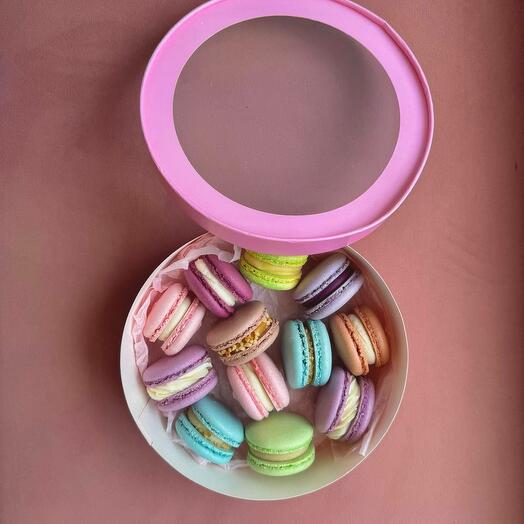 Набор макарон 12 шт  в подарочной коробке