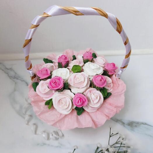 Корзина с зефирными розочками