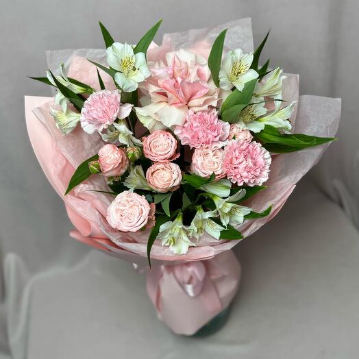 Букет в качестве комплимента🌸. Роза, альстромерия, диантус