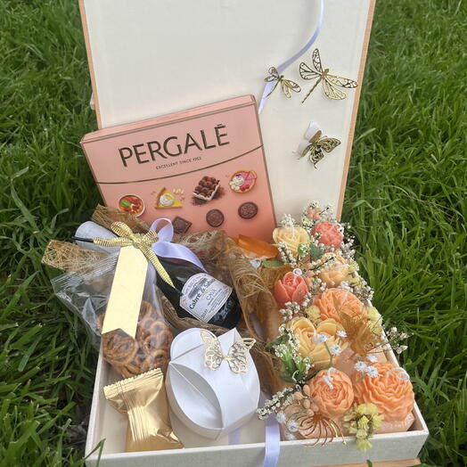 Caja Sorpresa con Flores  Celebra Hoy