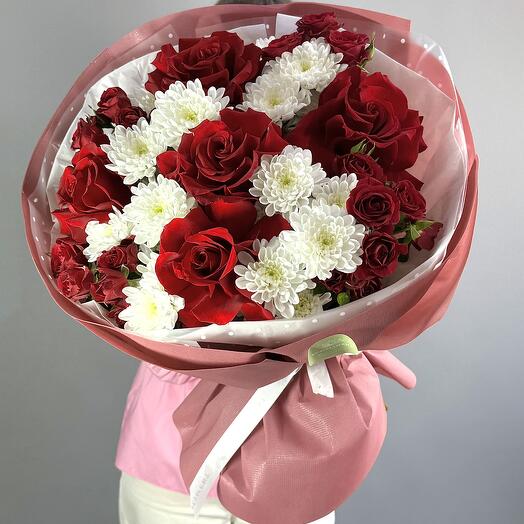 Букет хризантем и роз