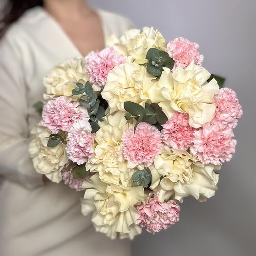 Французские розы, диантусы и эвкалипт. Нежный букет 💕