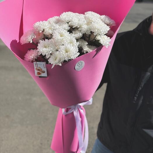 A bouquet of white chrysanthemums