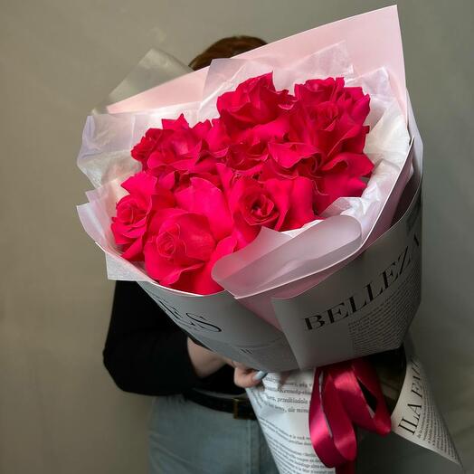 11 малиновых французских роз