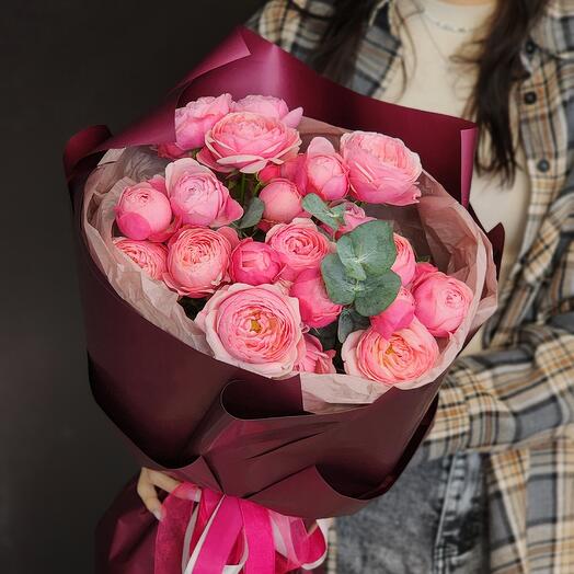 5 кустовых роз SILVA PINK в бордовом оформлении