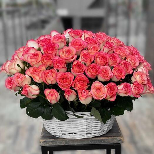 Корзина с роз Джумилия 101