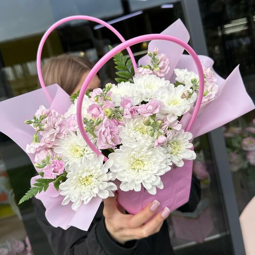 Composition of chrysanthemums and cotton