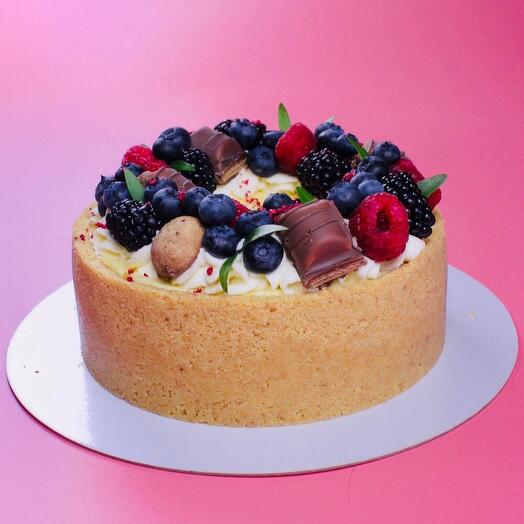 Чизкейк Нью Йорк с ягодами и сладостями