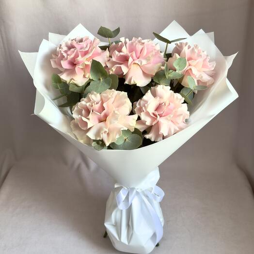 5 французских роз с эвкалиптом