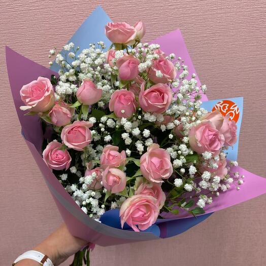 Букет роз кустовых с гипсофилой