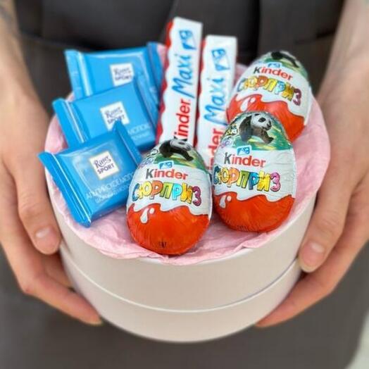 Подарочный набор с конфетами и киндерами
