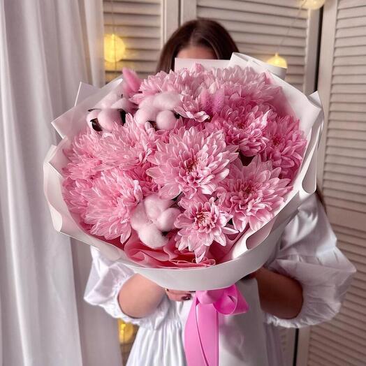 Ramo de autor: crisantemo blanco, algodón natural, lagurus