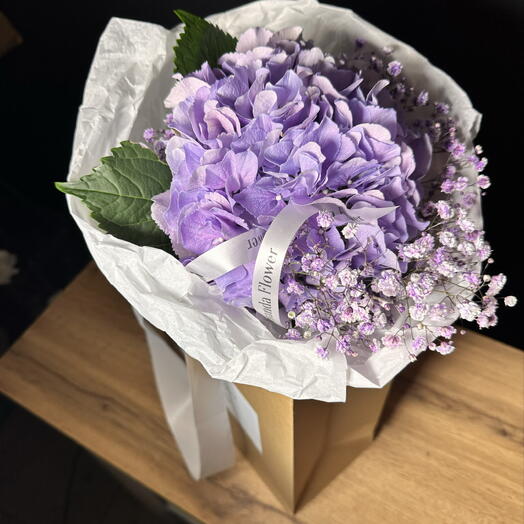 Букет с сиреневой гипсофилой и гортензией 😍