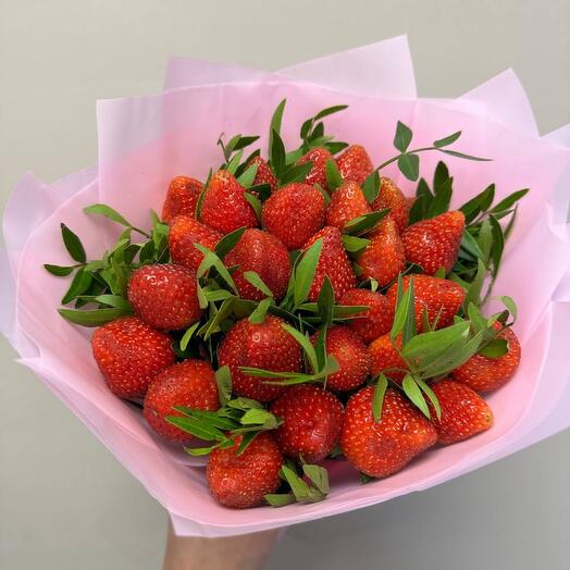 Букет клубника с зеленью